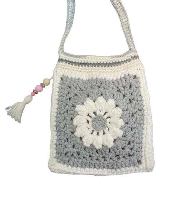 AMUGURUMI GEHAAKTE BLOEMENTAS WIT/GRIJS 70X28CM - Afbeelding 2